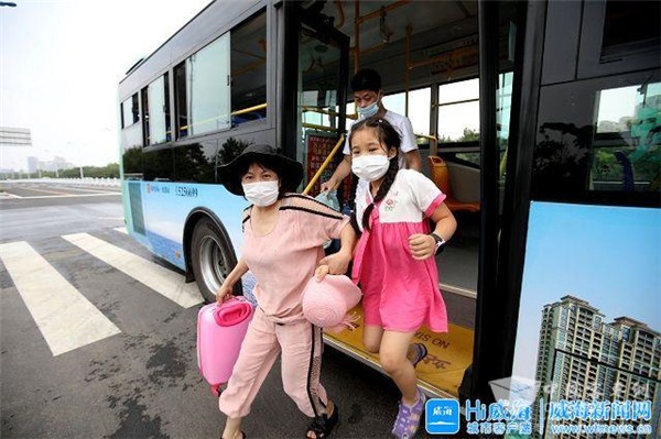 今日，北京市氣象部門(mén)預(yù)報(bào)顯示，京津冀地區(qū)于12日將有一次區(qū)域性強(qiáng)降雨天氣過(guò)程，大部分地區(qū)將出現(xiàn)大到暴雨，局地有大暴雨，為今年入汛以來(lái)最強(qiáng)降雨過(guò)程。    在全民高度關(guān)注的氛圍中，小編相信，很多人都是帶(圖2)